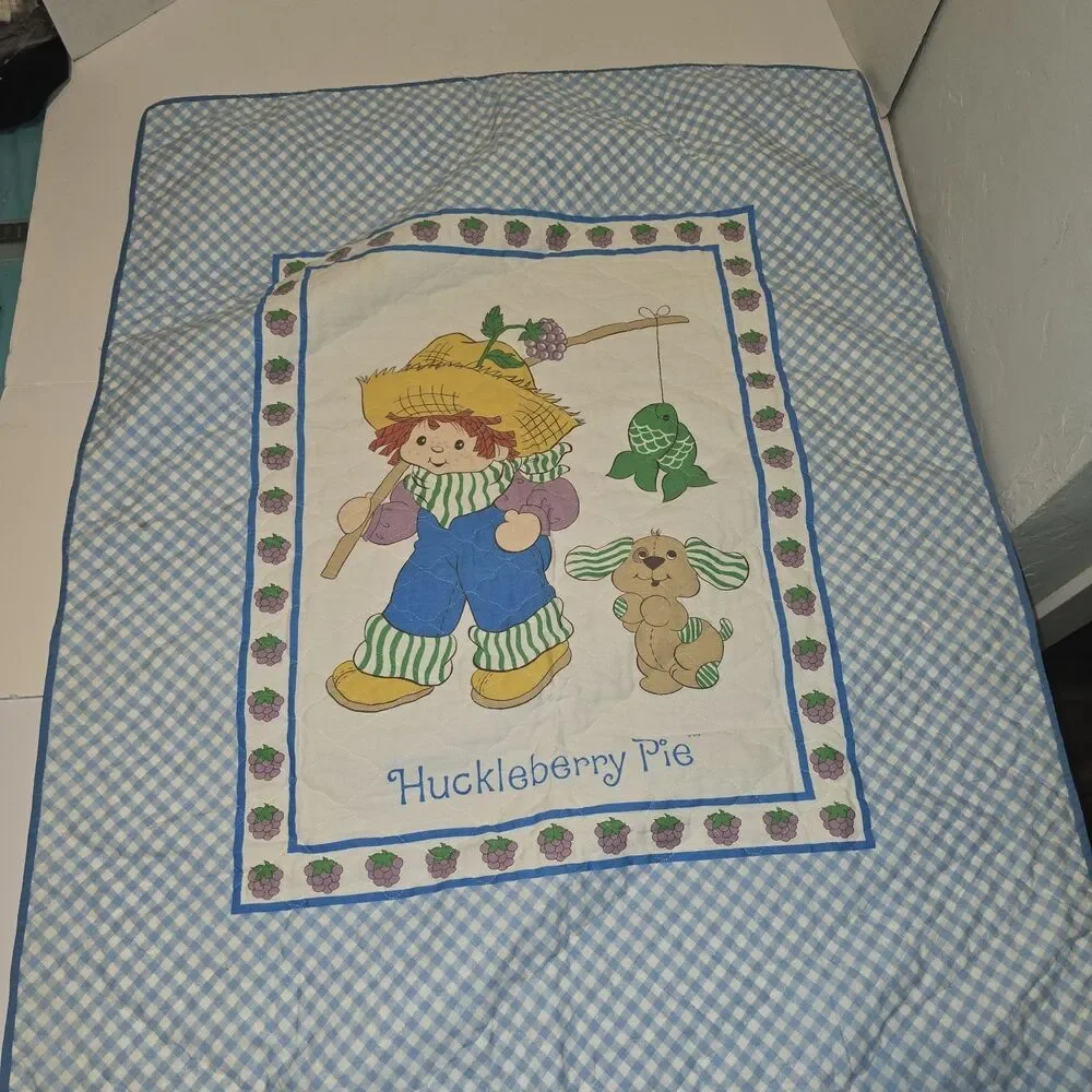 Vtg Huckleberry Pie Strawberry Shortcake Handmade Baby Quilt Blanket 33x42 #219